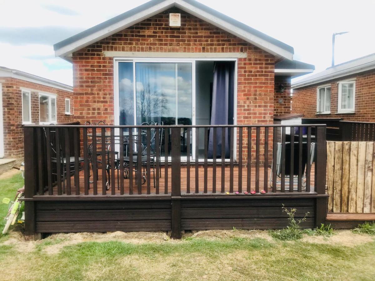 Leysdown-On-Sea Saddlebrook Holiday Park 3 Bedroom Brick Built Chalet Bungalow Leysdown-on-Sea Exterior foto